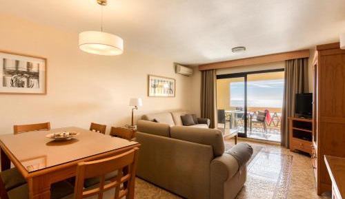 Superior Extra Two-Bedroom Apartment with Sea View and Terrace