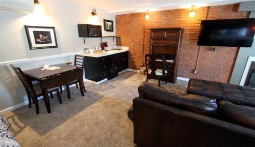 Deluxe Queen Studio 