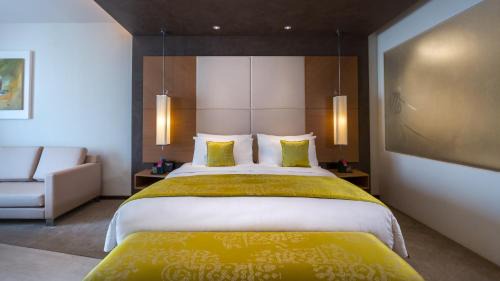 Premium King Room with Lake View