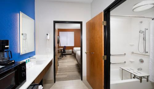 King Studio Suite with Mobility Accessible Tub - Non-Smoking