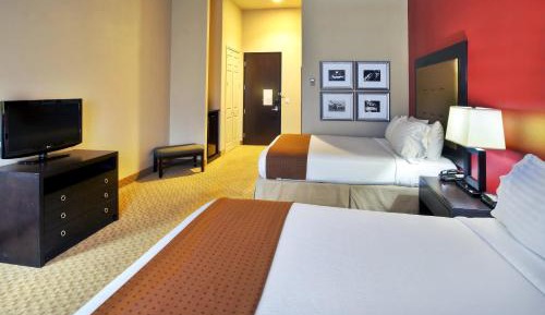 King Suite with Sofa Bed - Hearing Accessible