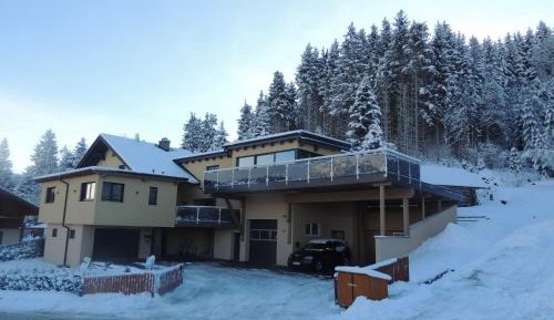 Apartment with Mountain View