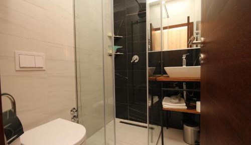 Twin Room with Private Bathroom