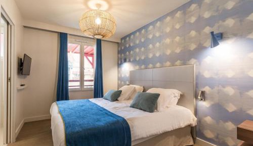 Two-Bedroom Apartment with Terrace or Balcony (6 People) - Capitanierie Buildings
