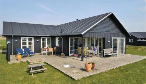 Three-Bedroom Holiday Home 