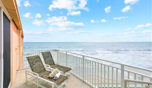 Penthouse Three-Bedroom Apartment - Oceanfront - Unit #449