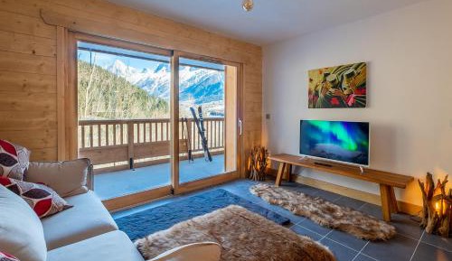 Apartment with Mountain View
