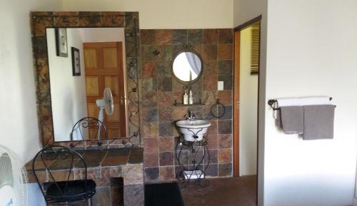 Suite with Mountain View and Fan