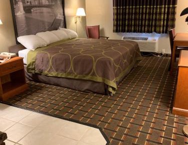King Suite with Kitchenette - Non-Smoking