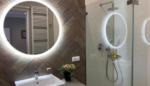 Garden room with Bathtub
