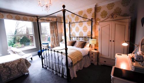 Superior Double Room with Four Poster Bed