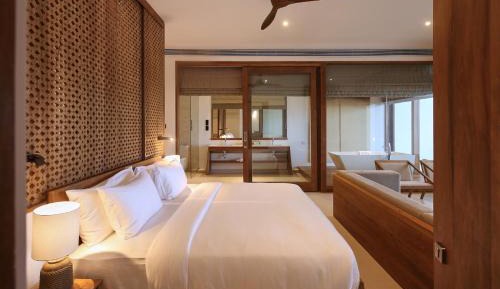 King Suite with Ocean View with 15 Min Free foot massage
