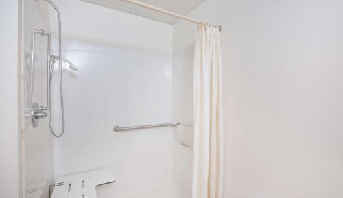 Queen Room - Mobility Access/Non-Smoking