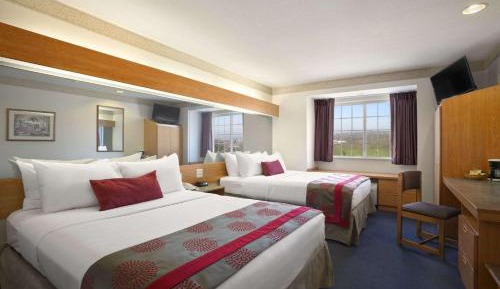 Queen Room with Two Queen Beds - Non-Smoking