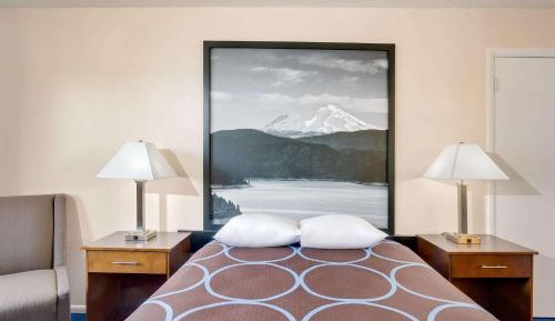 Queen Room - Non-Smoking