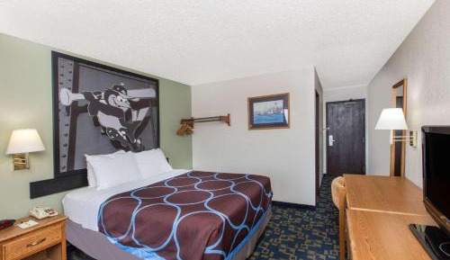 Queen Room - Mobility Accessible/Non-SmokingÂ 