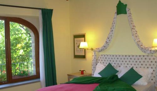 Apartment with Garden View