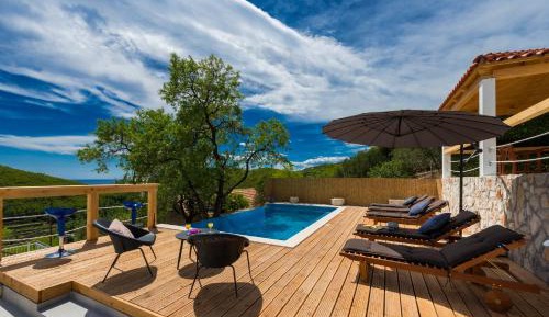 Four-Bedroom Villa with Swimming Pool and Sea View