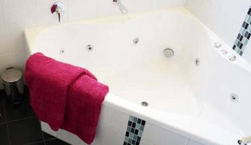 Queen Room with Spa Bath