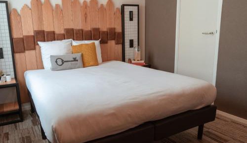 Standard Queen Room