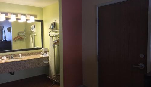 Deluxe Queen Room - Disability Access/Non-Smoking