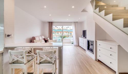 Apartment with Balcony