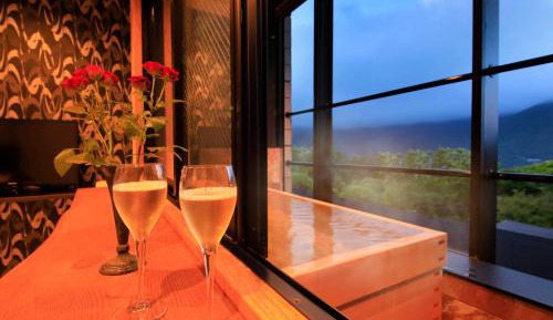 Twin Room with Open-Air Bath and Mountain View