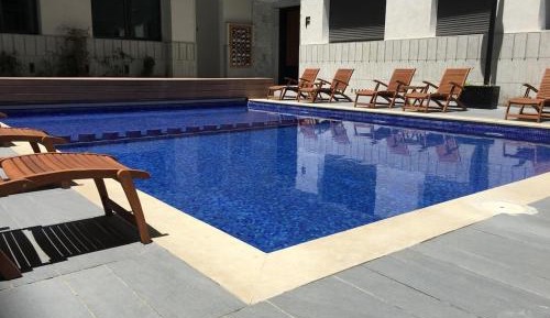 Apartment with Pool View 