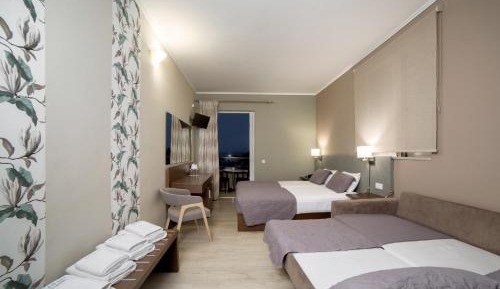 Deluxe Family Room