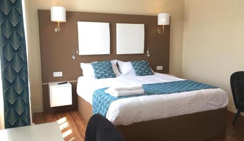 Deluxe Double Room (2 Adults + 1 Child)