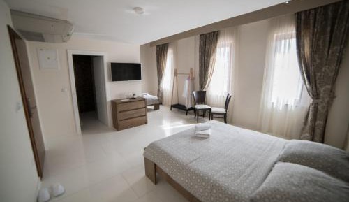 Triple Room with Shared Bathroom