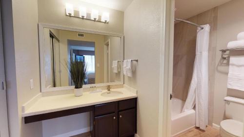 One Bedroom Suite - Kitchenette