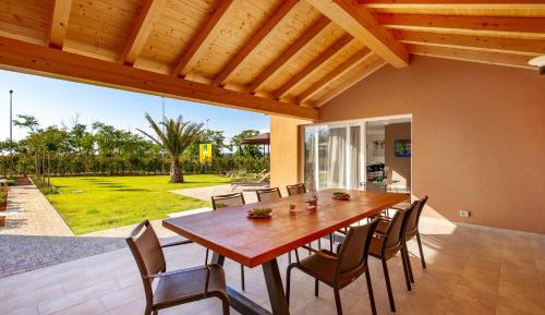 Deluxe Two-Bedroom Apartment with Hot Tub