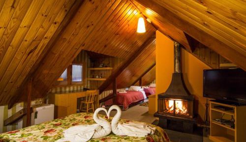 Deluxe Chalet with Bath and Fireplace