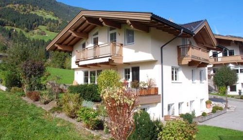 Apartment with Mountain View