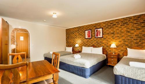 Family Room (2 Adults + 2 Children)