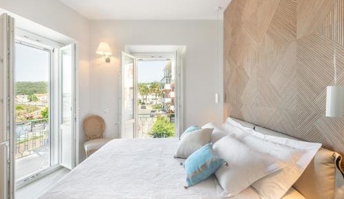 Superior King Room with Balcony and View