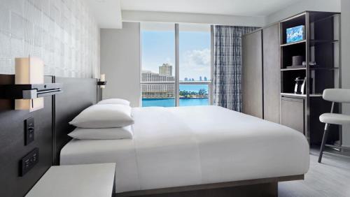 King Room with Balcony and Bay View