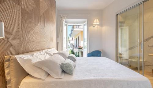 Deluxe Double Room with Balcony and Side View
