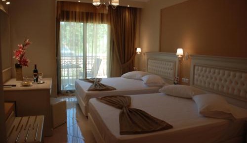 Deluxe Queen Suite