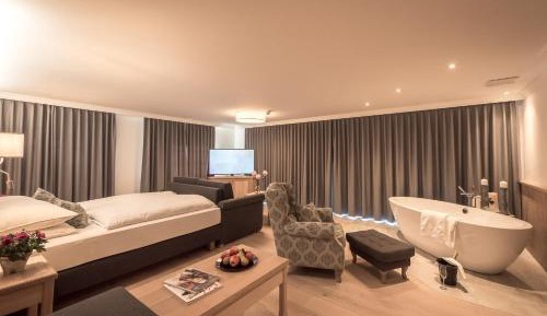 Deluxe Double Room with Bath