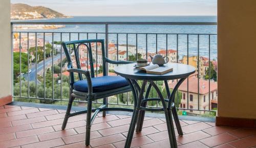 Double or Twin Room with Sea View