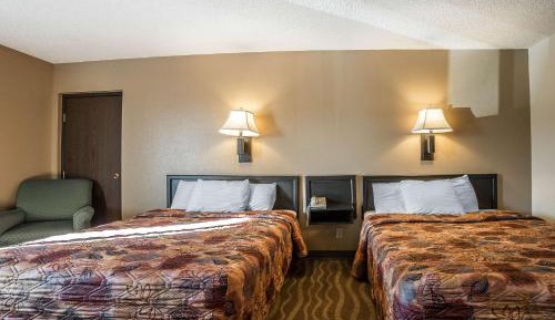 Queen Room with Two Queen Beds - Smoking