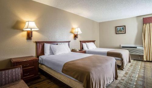 Queen Room with Two Queen Beds - Non-Smoking