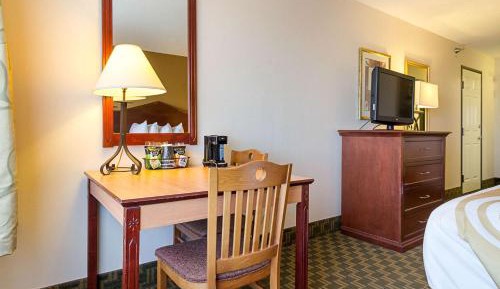 Queen Room with Two Queen Beds -Non- Smoking