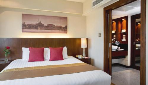 King Suite with Balcony and River View