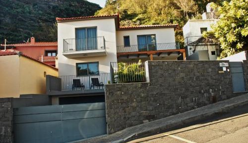 Two-Bedroom House (4 Adults)