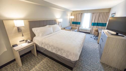 King Room - Hearing Accessible - Non-Smoking