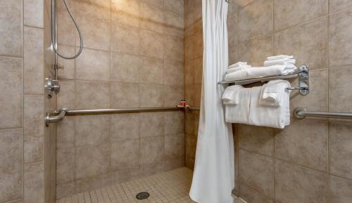 Queen Room - Disability Access- Non-Smoking