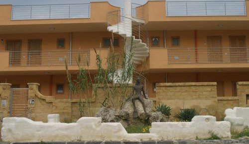 One-Bedroom Apartment (3 Adults)